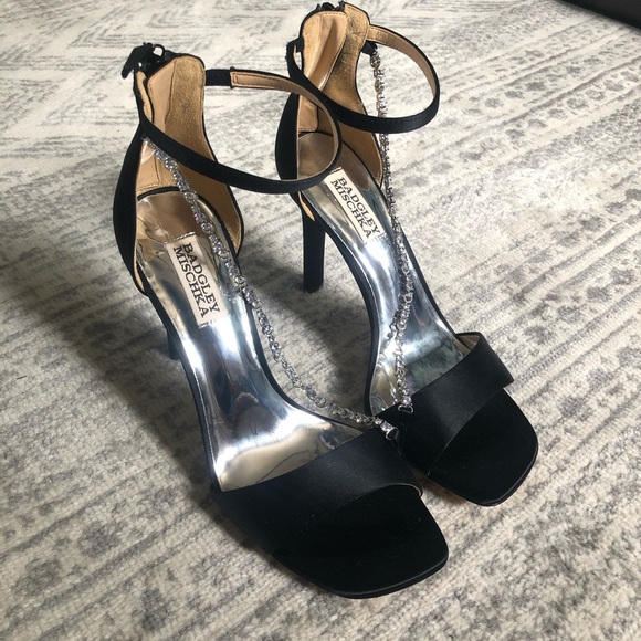 NIB Badgley Mischka Erika Crystal Cross Strap - Picture 3 of 7